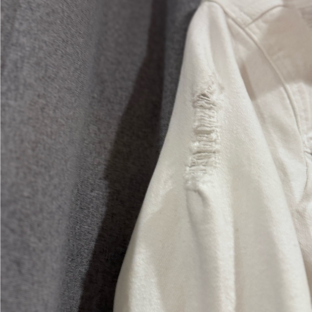 Hollister Women's Cream Cropped Denim Jacket - Picture 7 of 11